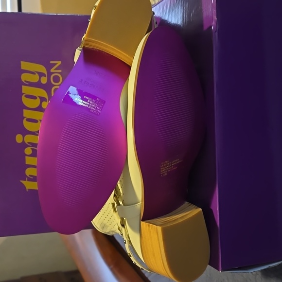 Twiggy London Ankle Boots - Picture 4 of 5